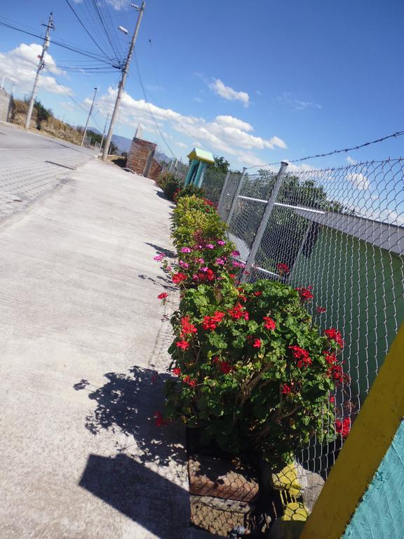 Hotel Residencial El Viajero Tababela Kültér fotó