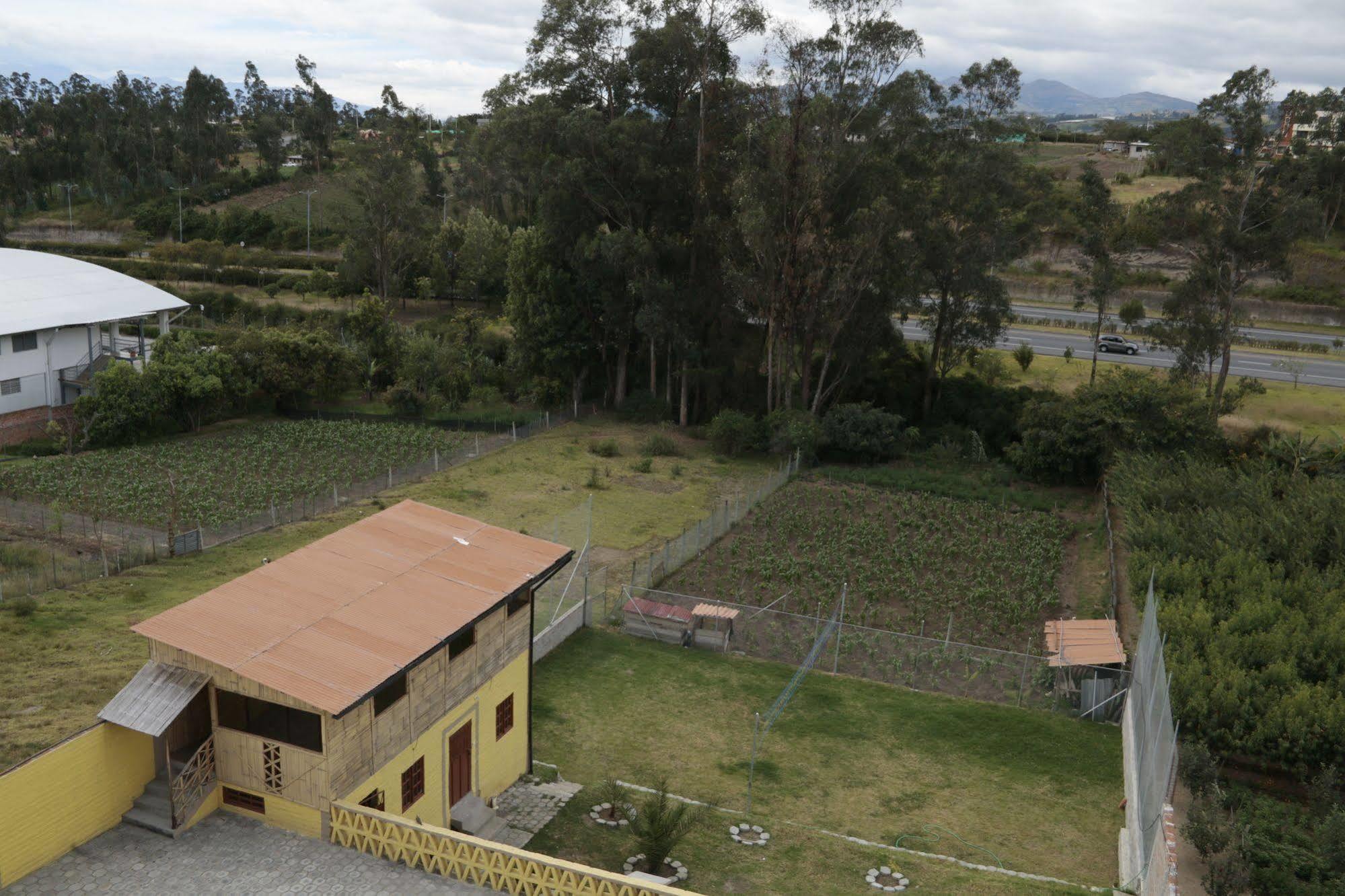 Hotel Residencial El Viajero Tababela Kültér fotó